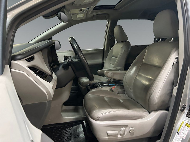 2020 Toyota Sienna XLE 7-Passenger AWD