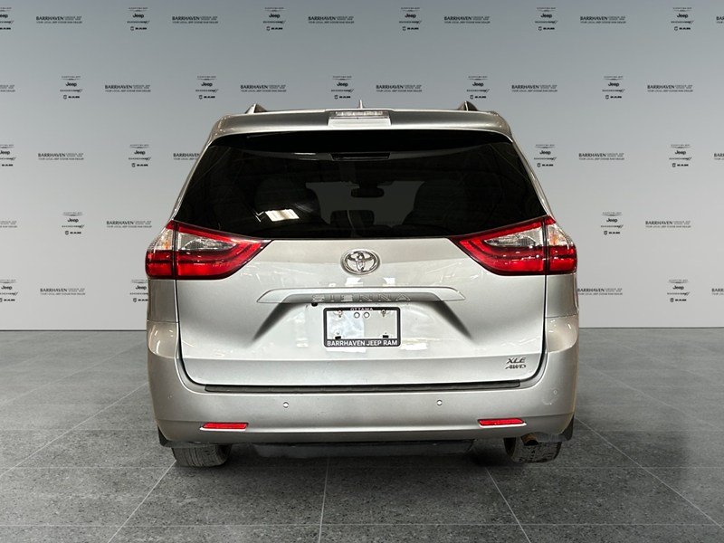 2020 Toyota Sienna XLE 7-Passenger AWD