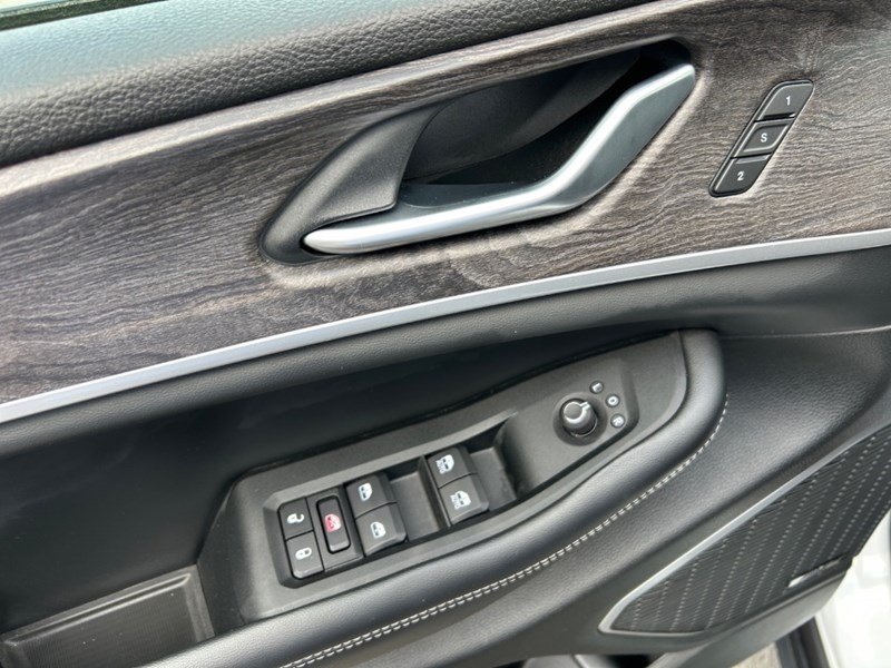 2023 Jeep Grand Cherokee 4xe 4x4 | Hybrid, Leather, Pano Roof, DVD