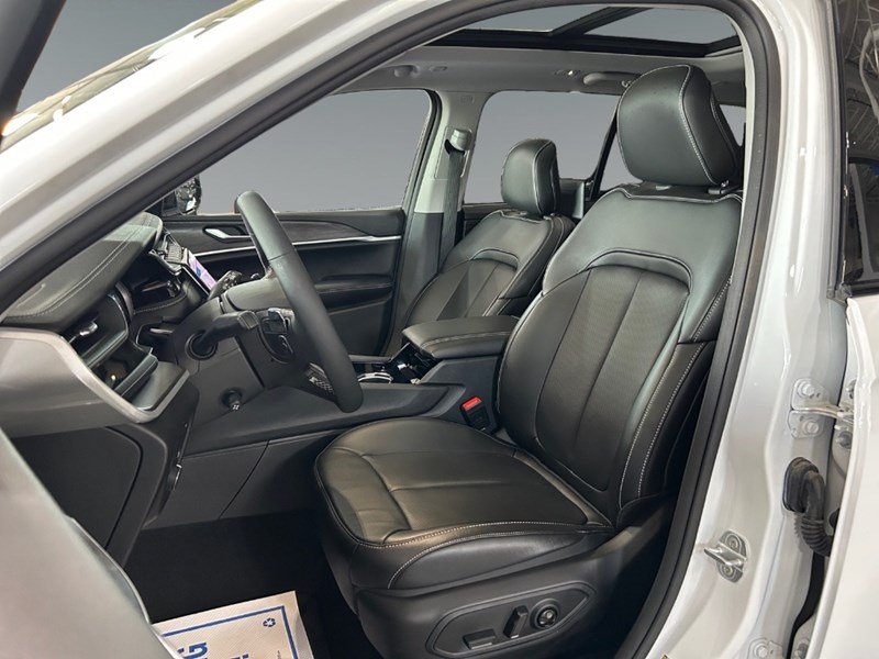 2023 Jeep Grand Cherokee 4xe 4x4 | Hybrid, Leather, Pano Roof, DVD