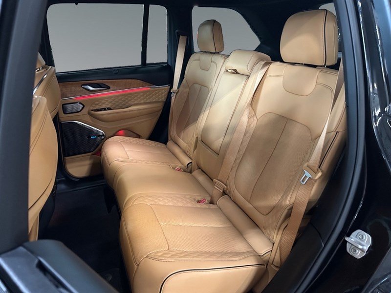 2023 Jeep Grand Cherokee 4xe Summit Reserve 4x4 | Hybrid, Leather, Pano Roof