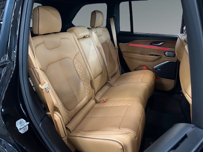 2023 Jeep Grand Cherokee 4xe Summit Reserve 4x4 | Hybrid, Leather, Pano Roof