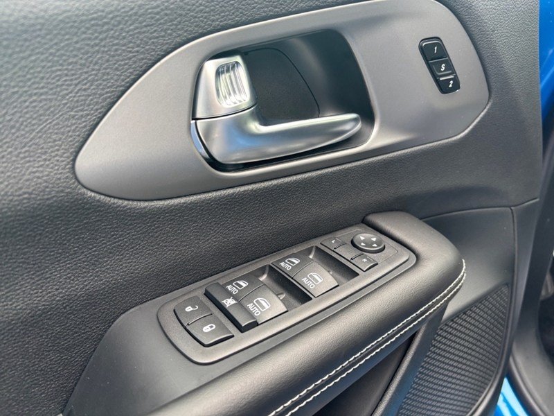 2027 Chrysler Pacifica Select FWD