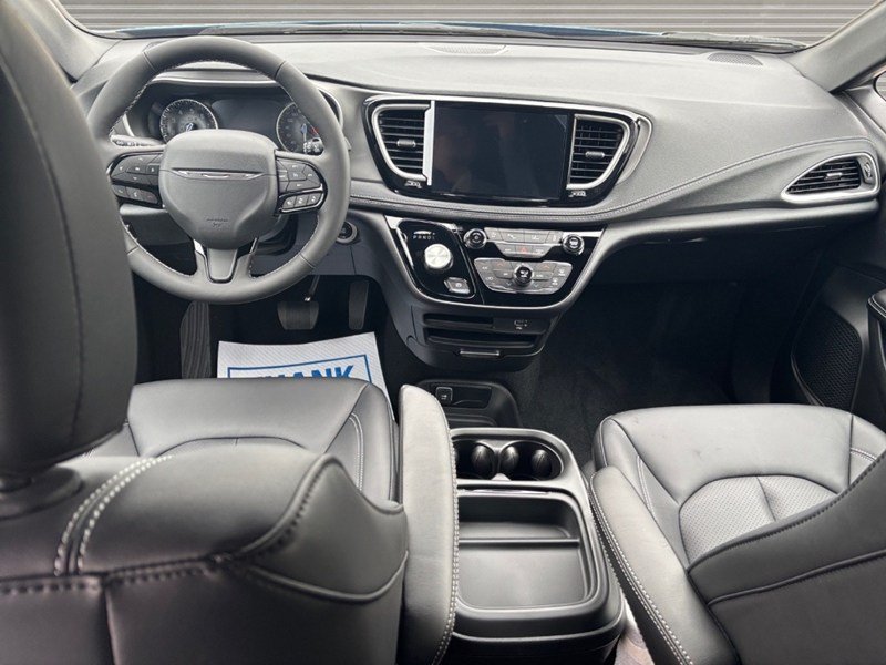 2027 Chrysler Pacifica Select FWD