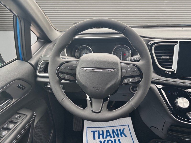 2027 Chrysler Pacifica Select FWD