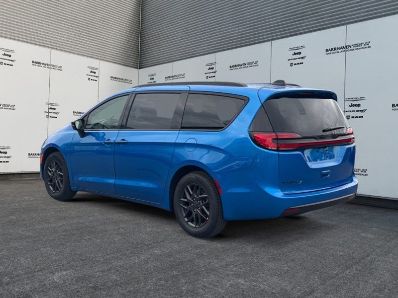 2027 Chrysler Pacifica Select FWD