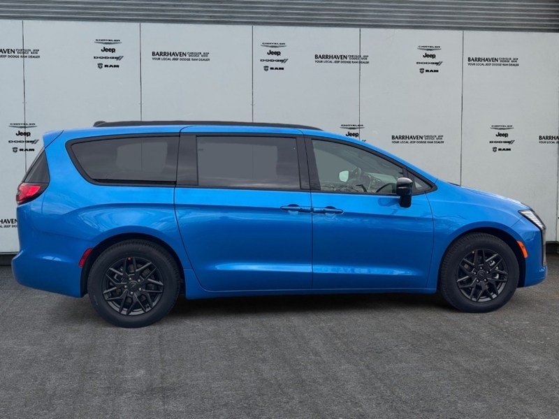 2027 Chrysler Pacifica Select FWD