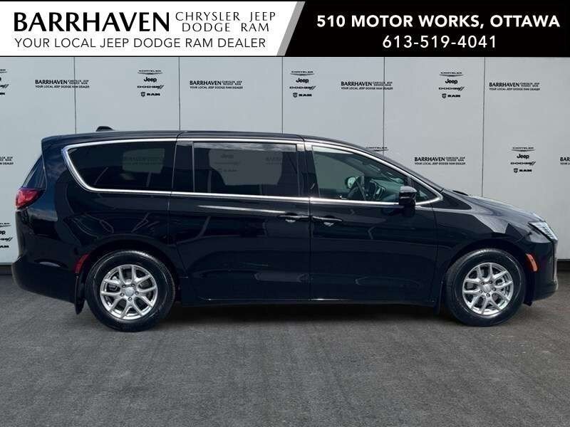 2027 Chrysler Pacifica Select FWD