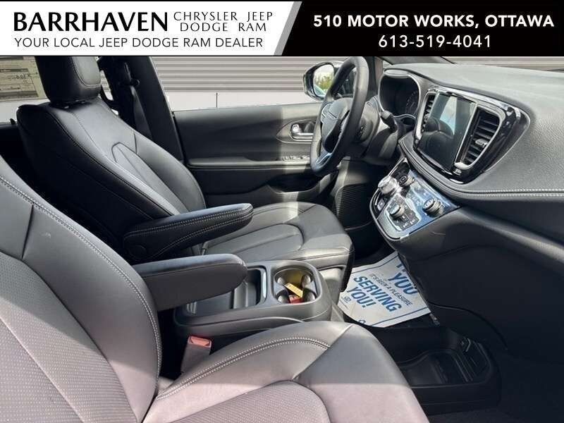 2027 Chrysler Pacifica Select FWD