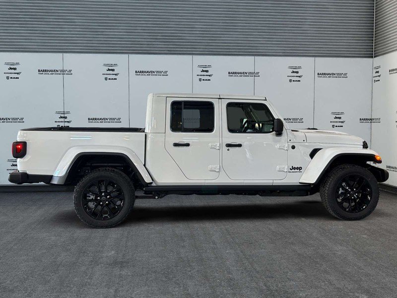 2026 Jeep Gladiator NightHawk 4x4