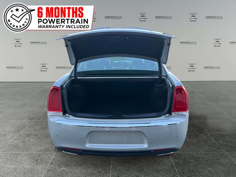 2021 Chrysler 300 Touring L AWD | Low KM’s