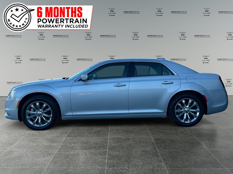 2021 Chrysler 300 Touring L AWD | Low KM’s