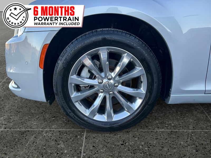 2021 Chrysler 300 Touring L AWD | Low KM’s