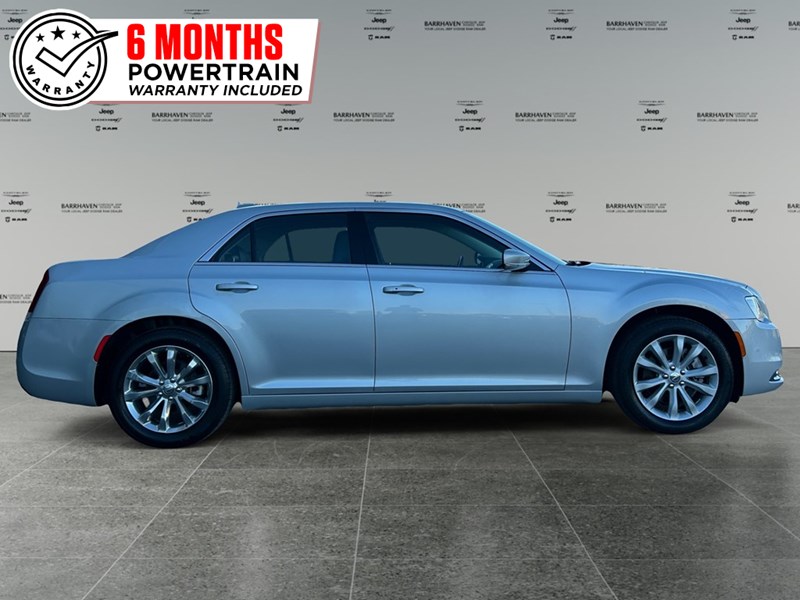 2021 Chrysler 300 Touring L AWD | Low KM’s