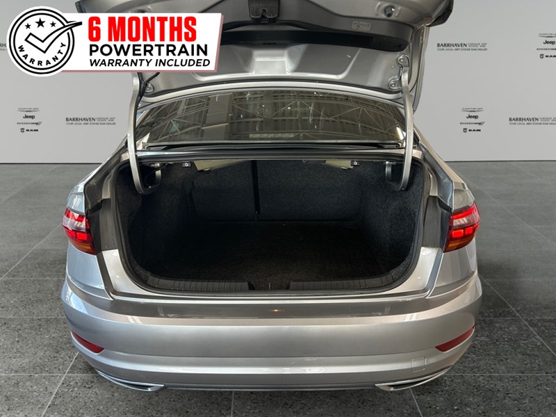 2019 Volkswagen Jetta Highline R-Line | 6-Speed | Low KM's