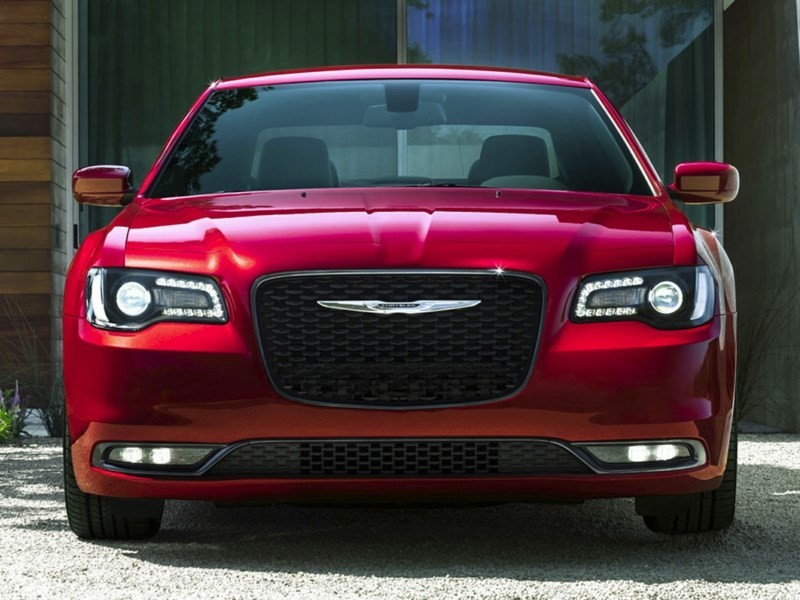 2023 Chrysler 300 C OEM Shot 3