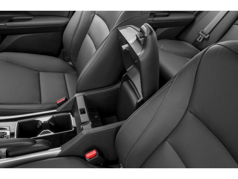 2017 Honda Accord 4dr V6 Auto Touring Interior Shot 7