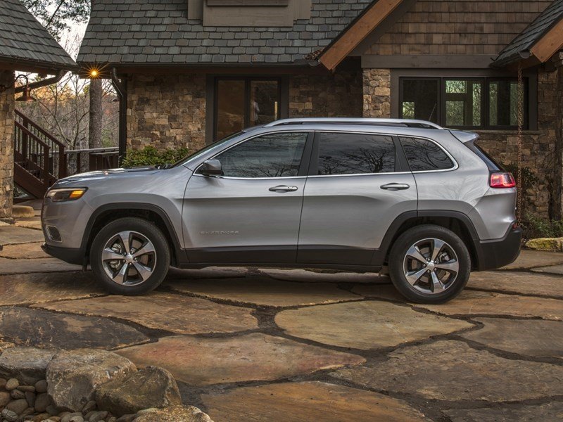 2021 Jeep Cherokee Sport OEM Shot 3