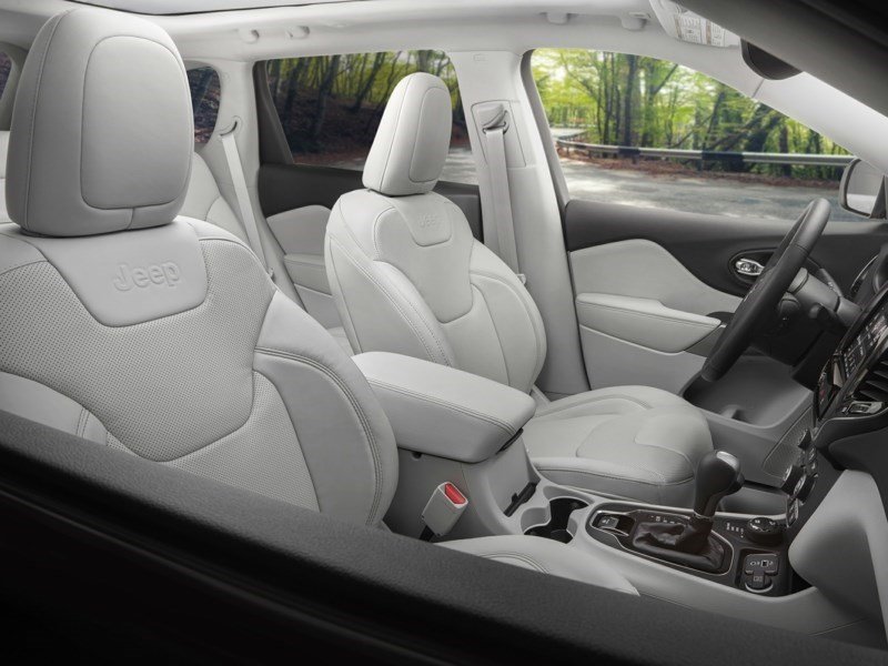 2021 Jeep Cherokee Sport OEM Shot 5