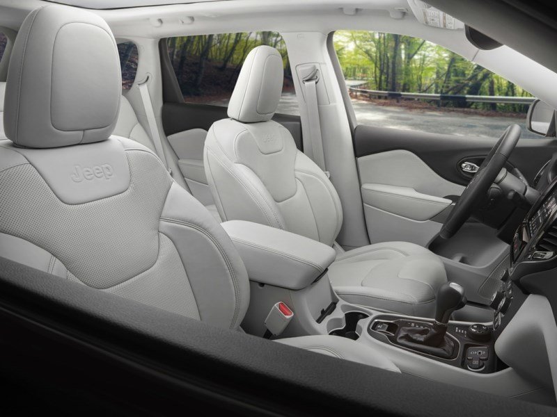 2021 Jeep Cherokee Sport OEM Shot 5