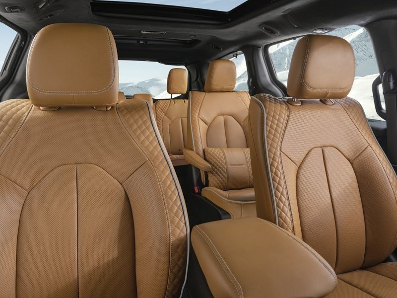 2023 Chrysler Pacifica Limited OEM Shot 6