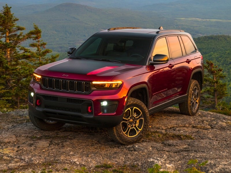 2022 Jeep Grand Cherokee Summit OEM Shot 1