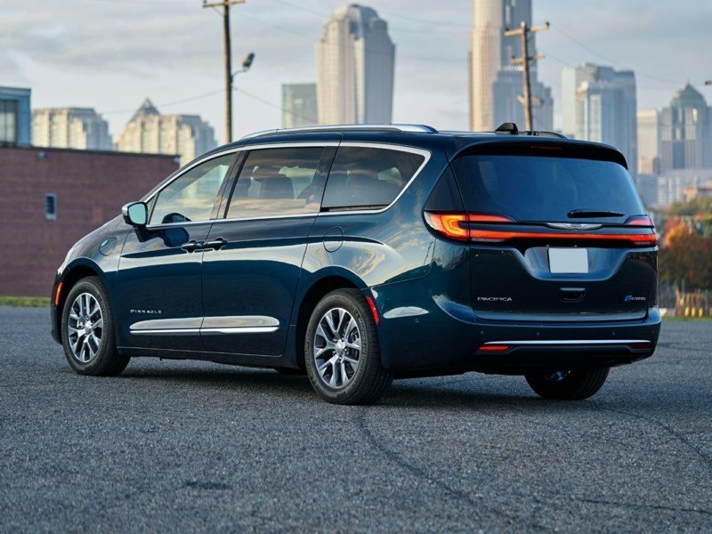 2024 Chrysler Pacifica Hybrid Pinnacle OEM Shot 2