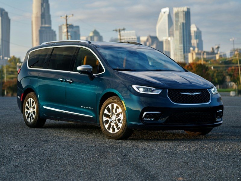 2024 Chrysler Pacifica Hybrid Pinnacle OEM Shot 4