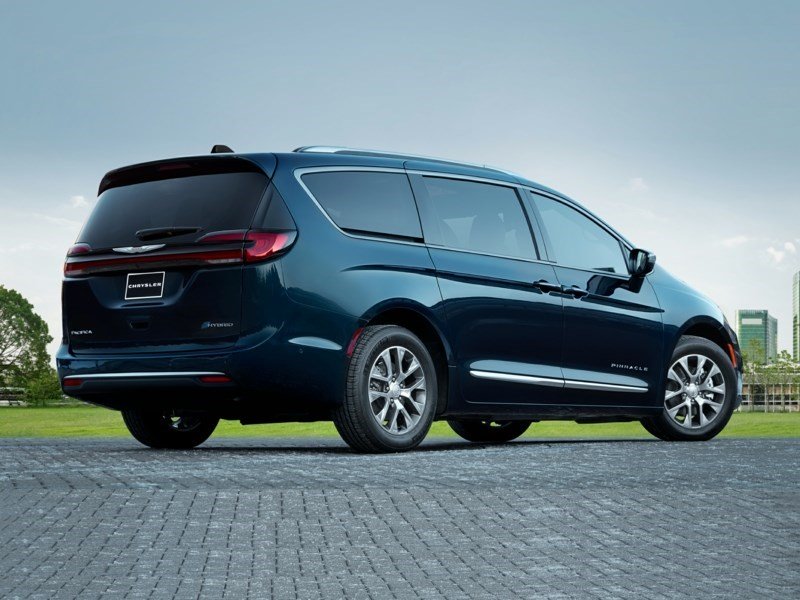 2024 Chrysler Pacifica Hybrid Pinnacle OEM Shot 5